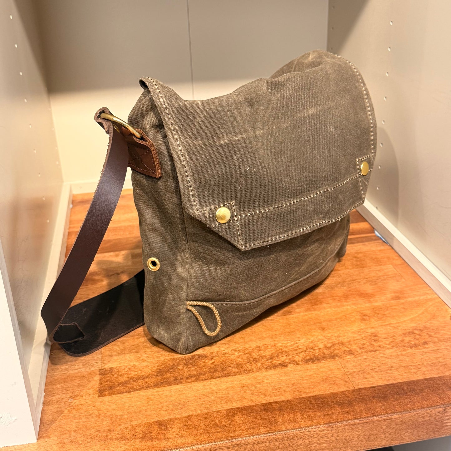 Archaeologist Satchel